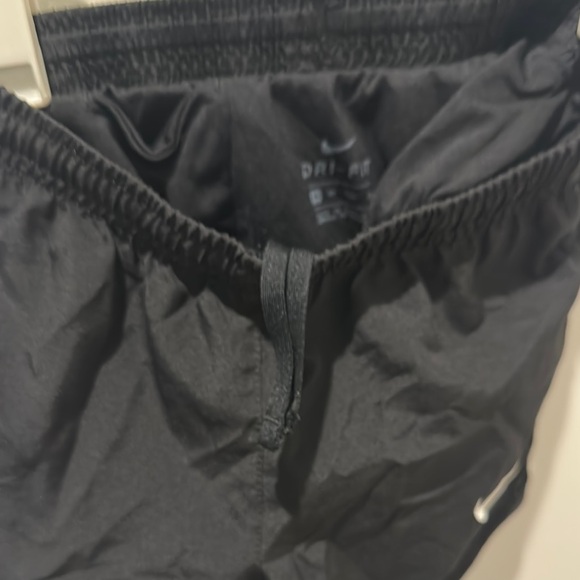 Girls Black Nike Shorts - Picture 7 of 7